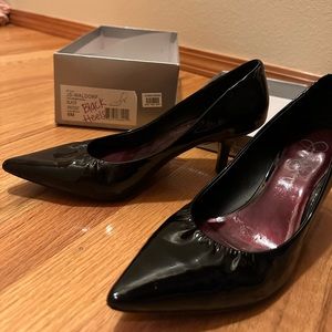 Jessica Simpson Waldorf black patent leather pumps / heels